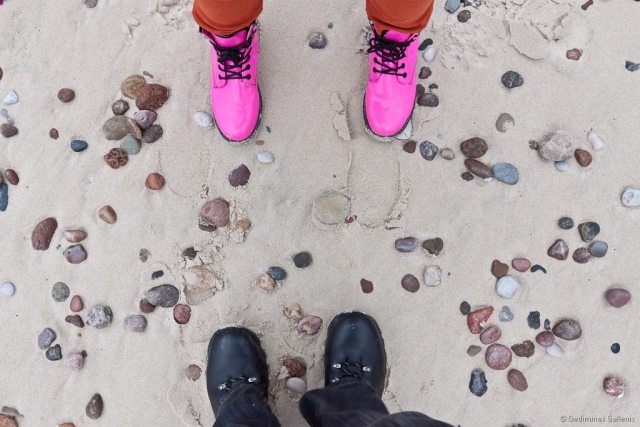 akmenys, batai, smėlis, paplūdimys, Baltijos jūra, rausva, ružava, meneliai, 2011